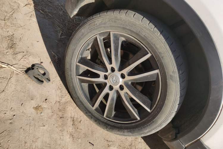 Used JMC Yusheng S330 2016 1.5L GTDi Automatic All-Wheel-Drive Flagship Edition Exterior 8