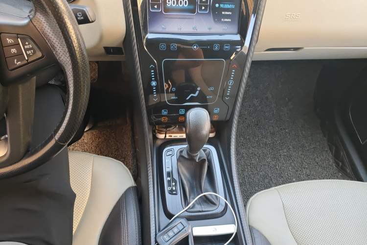 Used JMC Yusheng S330 2016 1.5L GTDi Automatic Two-Wheel Drive Fashion Edition Gear Lever
