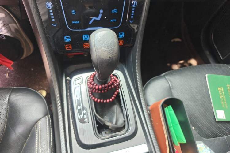 Used JMC Yusheng S330 2016 1.5L GTDi Automatic Two-Wheel Drive Flagship Edition Gear Lever