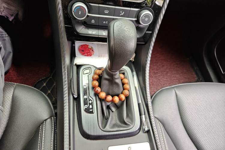 Used JMC Yusheng S330 2016 1.5L GTDi Automatic Two-Wheel Drive Fashion Edition Gear Lever