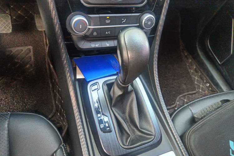 Used JMC Yusheng S330 2016 1.5L GTDi Automatic Two-Wheel Drive Prestige Edition Gear Lever