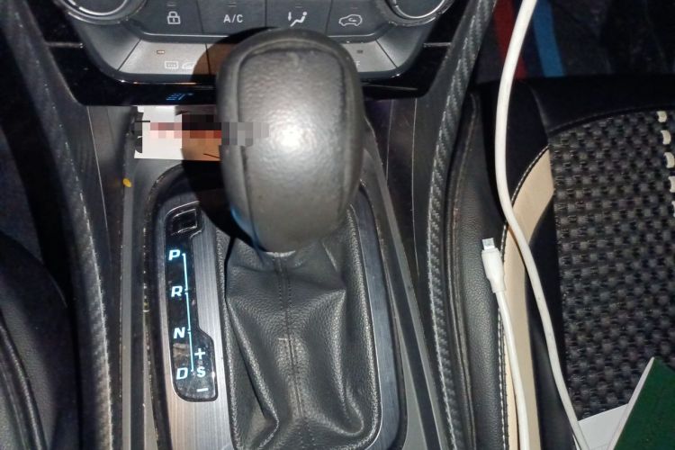 Used JMC Yusheng S330 2016 1.5L GTDi Automatic Two-Wheel Drive Fashion Edition Gear Lever