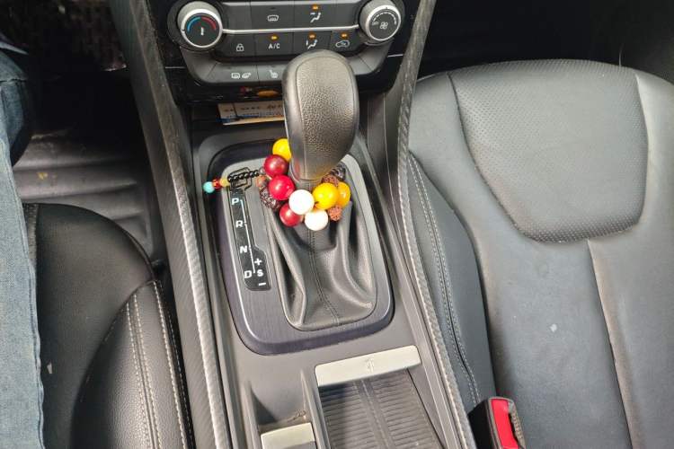Used JMC Yusheng S330 2016 1.5L GTDi Automatic Two-Wheel Drive Prestige Edition Gear Lever