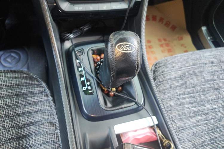 Used JMC Yusheng S330 2016 1.5L GTDi Automatic Two-Wheel Drive Flagship Edition Gear Lever