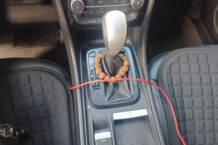 Used JMC Yusheng S330 2016 1.5L GTDi Automatic Two-Wheel Drive Fashion Edition Gear Lever