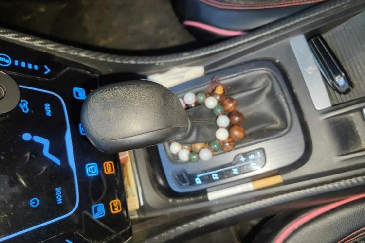 Used JMC Yusheng S330 2016 1.5L GTDi Automatic Two-Wheel Drive Flagship Edition Gear Lever