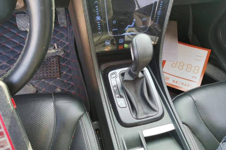 Used JMC Yusheng S330 2016 1.5L GTDi Automatic All-Wheel-Drive Flagship Edition Gear Lever