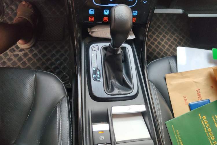 Used JMC Yusheng S330 2016 1.5L GTDi Automatic Two-Wheel Drive Flagship Edition Gear Lever