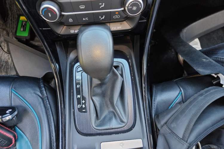 Used JMC Yusheng S330 2016 1.5L GTDi Automatic Two-Wheel Drive Comfort Edition Gear Lever