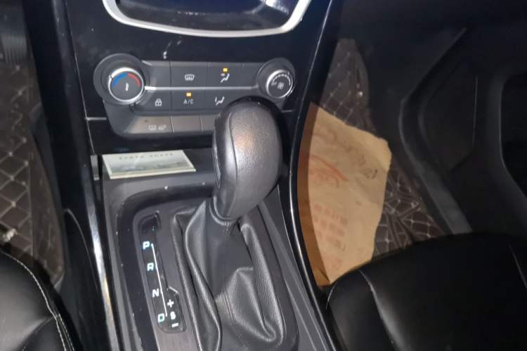 Used JMC Yusheng S330 2016 1.5L GTDi Automatic Two-Wheel Drive Comfort Edition Gear Lever