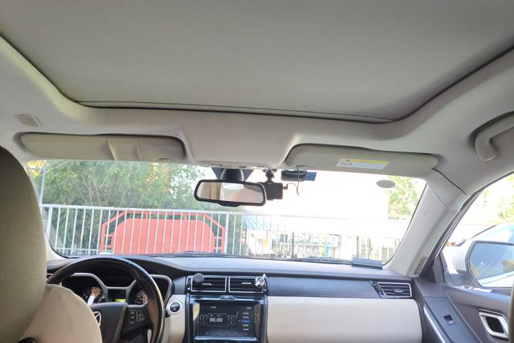 Used JMC Yusheng S330 2016 1.5L GTDi Automatic Two-Wheel Drive Fashion Edition Headliner