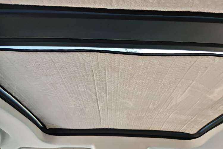 Used JMC Yusheng S330 2016 1.5L GTDi Automatic Two-Wheel Drive Prestige Edition Headliner
