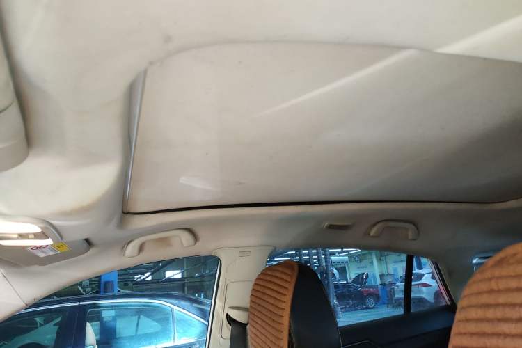 Used JMC Yusheng S330 2016 1.5L GTDi Automatic Two-Wheel Drive Flagship Edition Headliner