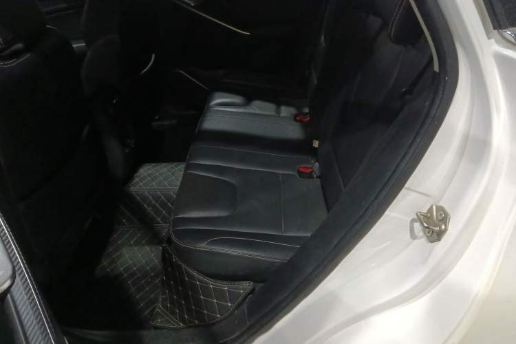 Used JMC Yusheng S330 2016 1.5L GTDi Automatic Two-Wheel Drive Flagship Edition Interior 1