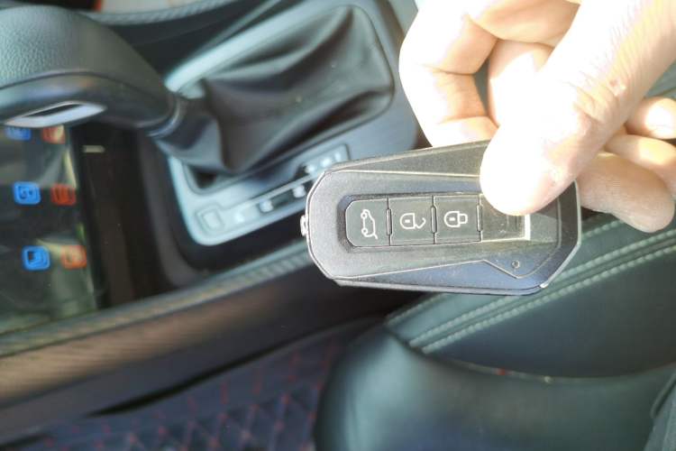 Used JMC Yusheng S330 2016 1.5L GTDi Automatic All-Wheel-Drive Flagship Edition Interior 1