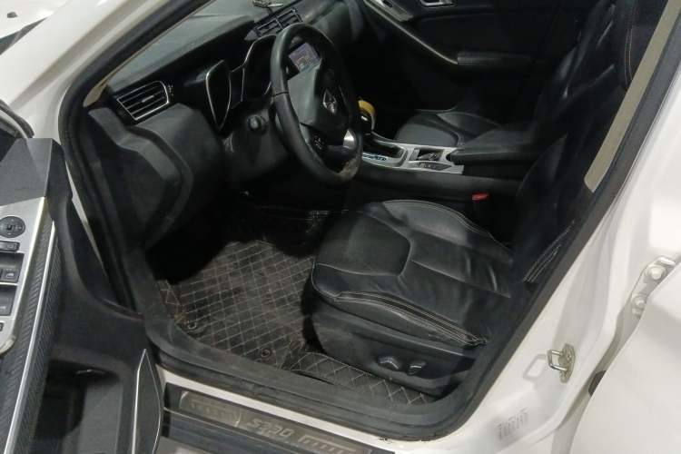 Used JMC Yusheng S330 2016 1.5L GTDi Automatic Two-Wheel Drive Flagship Edition Interior 2