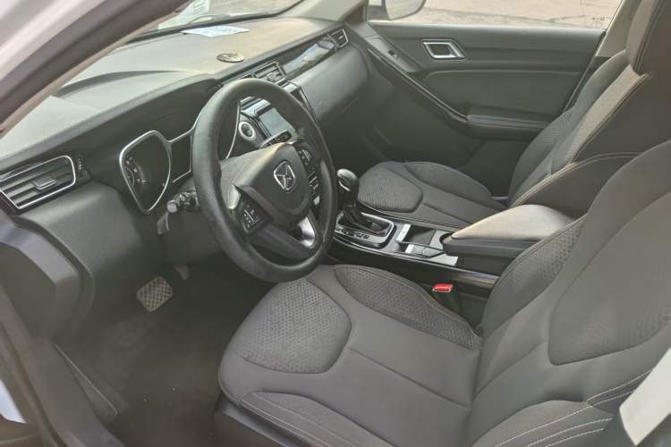 Used JMC Yusheng S330 2016 1.5L GTDi Automatic Two-Wheel Drive Comfort Edition Interior 2