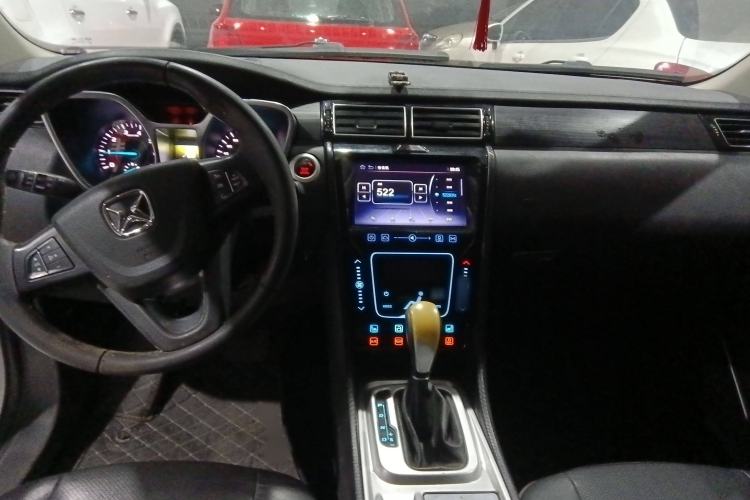 Used JMC Yusheng S330 2016 1.5L GTDi Automatic Two-Wheel Drive Flagship Edition Interior 3