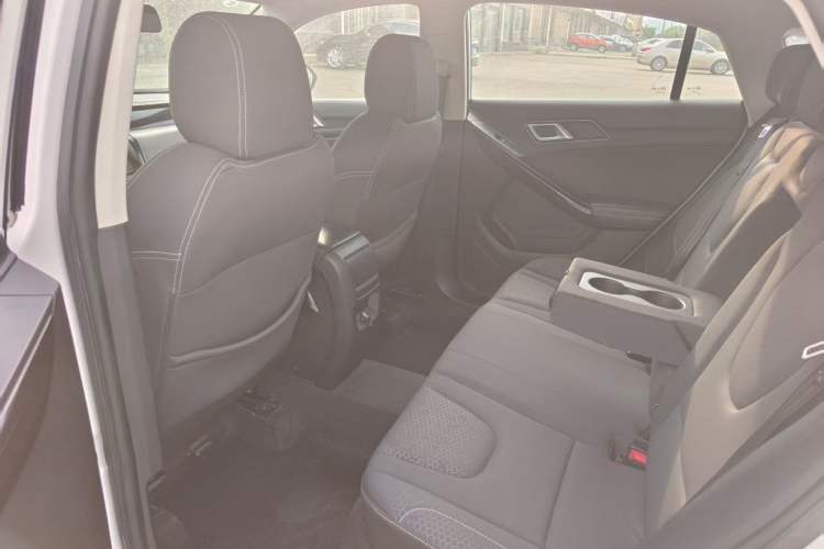 Used JMC Yusheng S330 2016 1.5L GTDi Automatic Two-Wheel Drive Comfort Edition Interior 3
