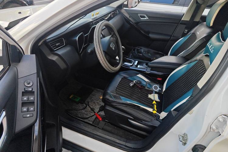 Used JMC Yusheng S330 2016 1.5L GTDi Automatic Two-Wheel Drive Comfort Edition Interior 3