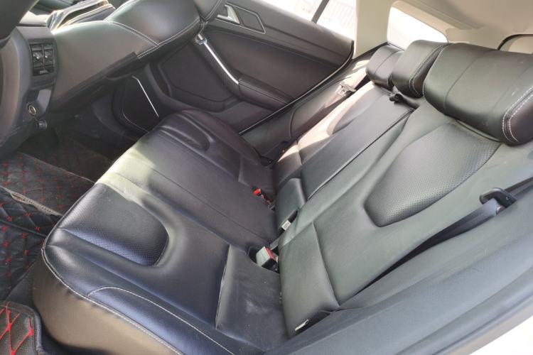 Used JMC Yusheng S330 2016 1.5L GTDi Automatic All-Wheel-Drive Flagship Edition Interior 4