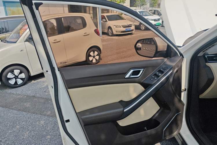 Used JMC Yusheng S330 2016 1.5L GTDi Automatic Two-Wheel Drive Flagship Edition Left Front Door Interior