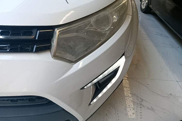 Used JMC Yusheng S330 2016 1.5L GTDi Automatic Two-Wheel Drive Prestige Edition Left Front Headlight
