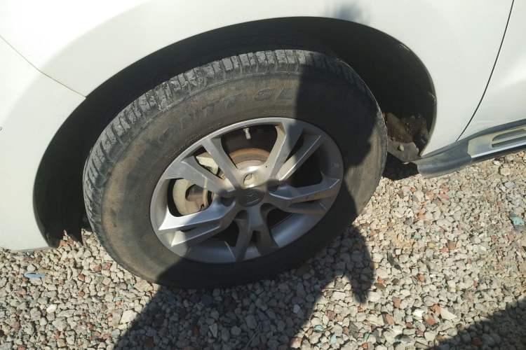 Used JMC Yusheng S330 2016 1.5L GTDi Automatic Two-Wheel Drive Comfort Edition Left Front Wheel Hub