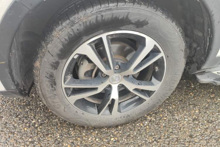 Used JMC Yusheng S330 2016 1.5L GTDi Automatic Two-Wheel Drive Prestige Edition Left Front Wheel Hub