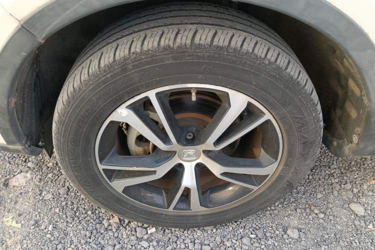 Used JMC Yusheng S330 2016 1.5L GTDi Automatic Two-Wheel Drive Fashion Edition Left Front Wheel Hub