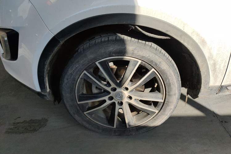 Used JMC Yusheng S330 2016 1.5L GTDi Automatic Two-Wheel Drive Flagship Edition Left Front Wheel Hub