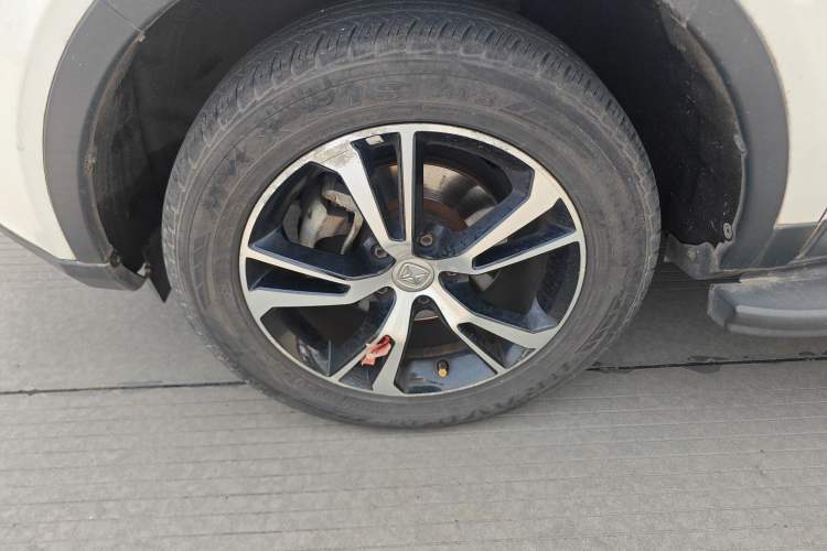Used JMC Yusheng S330 2016 1.5L GTDi Automatic Two-Wheel Drive Prestige Edition Left Front Wheel Hub