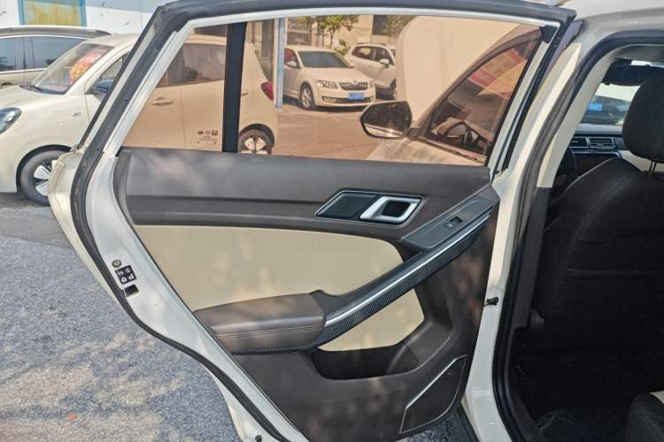 Used JMC Yusheng S330 2016 1.5L GTDi Automatic Two-Wheel Drive Flagship Edition Left Rear Door Interior