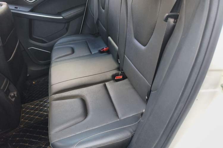 Used JMC Yusheng S330 2016 1.5L GTDi Automatic Two-Wheel Drive Fashion Edition Left Rear Seat