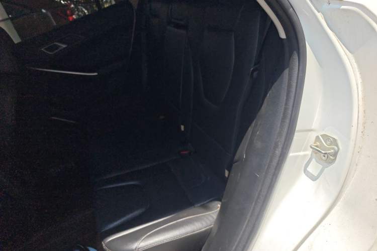 Used JMC Yusheng S330 2016 1.5L GTDi Automatic Two-Wheel Drive Flagship Edition Left Rear Seat
