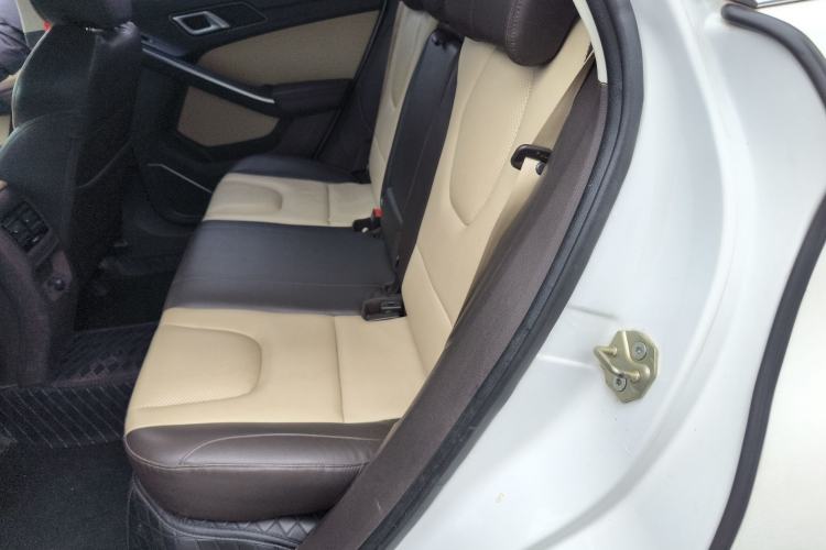 Used JMC Yusheng S330 2016 1.5L GTDi Automatic Two-Wheel Drive Flagship Edition Left Rear Seat
