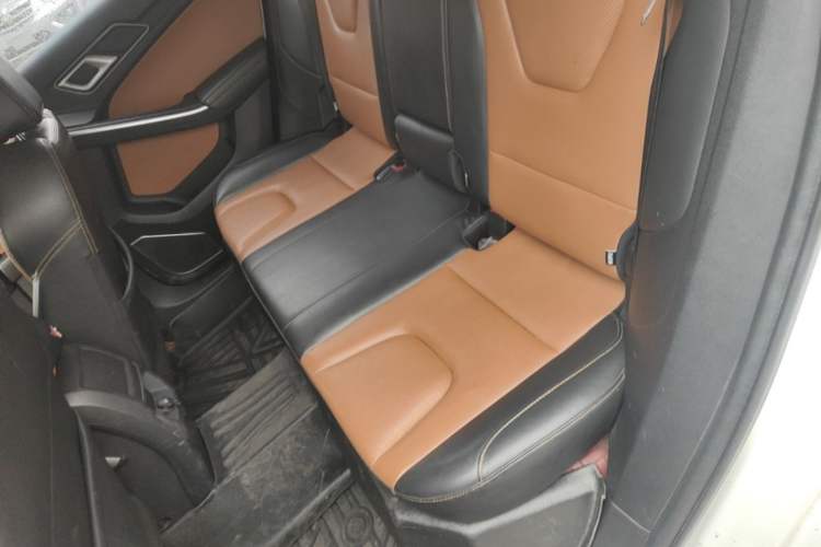 Used JMC Yusheng S330 2016 1.5L GTDi Automatic Two-Wheel Drive Prestige Edition Left Rear Seat