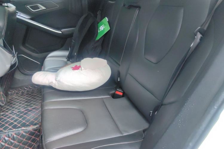 Used JMC Yusheng S330 2016 1.5L GTDi Automatic Two-Wheel Drive Prestige Edition Left Rear Seat