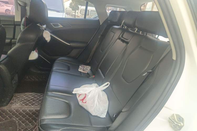 Used JMC Yusheng S330 2016 1.5L GTDi Automatic Two-Wheel Drive Prestige Edition Left Rear Seat