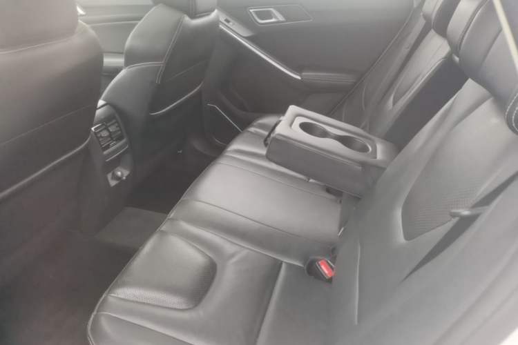 Used JMC Yusheng S330 2016 1.5L GTDi Automatic Two-Wheel Drive Flagship Edition Left Rear Seat
