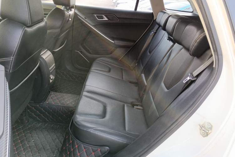 Used JMC Yusheng S330 2016 1.5L GTDi Automatic Two-Wheel Drive Fashion Edition Left Rear Seat