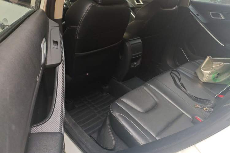 Used JMC Yusheng S330 2016 1.5L GTDi Automatic Two-Wheel Drive Prestige Edition Left Rear Seat