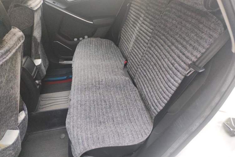 Used JMC Yusheng S330 2016 1.5L GTDi Automatic Two-Wheel Drive Flagship Edition Left Rear Seat