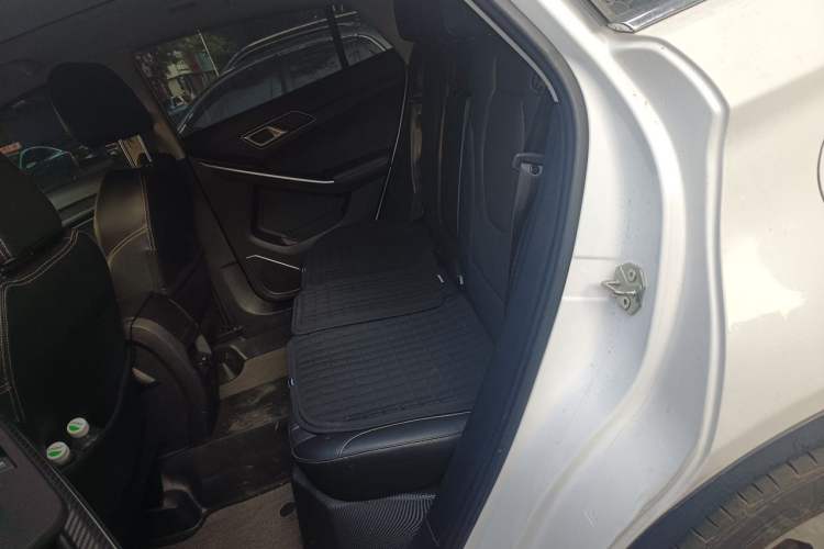 Used JMC Yusheng S330 2016 1.5L GTDi Automatic Two-Wheel Drive Fashion Edition Left Rear Seat