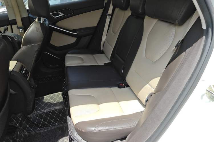 Used JMC Yusheng S330 2016 1.5L GTDi Automatic Two-Wheel Drive Flagship Edition Left Rear Seat