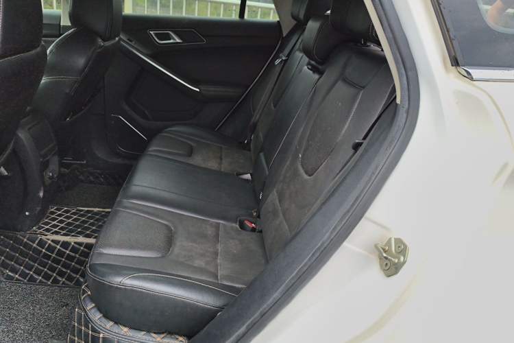 Used JMC Yusheng S330 2016 1.5L GTDi Automatic Two-Wheel Drive Prestige Edition Left Rear Seat