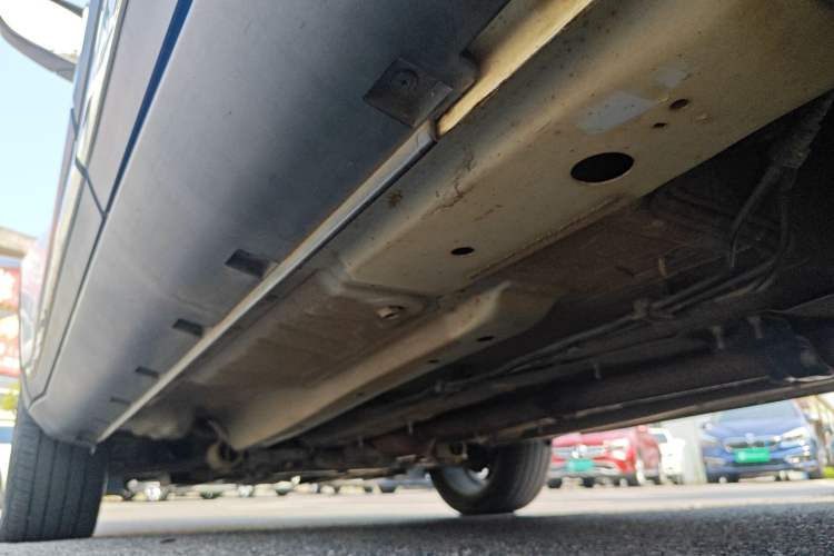 Used JMC Yusheng S330 2016 1.5L GTDi Automatic Two-Wheel Drive Flagship Edition Left Side Sill