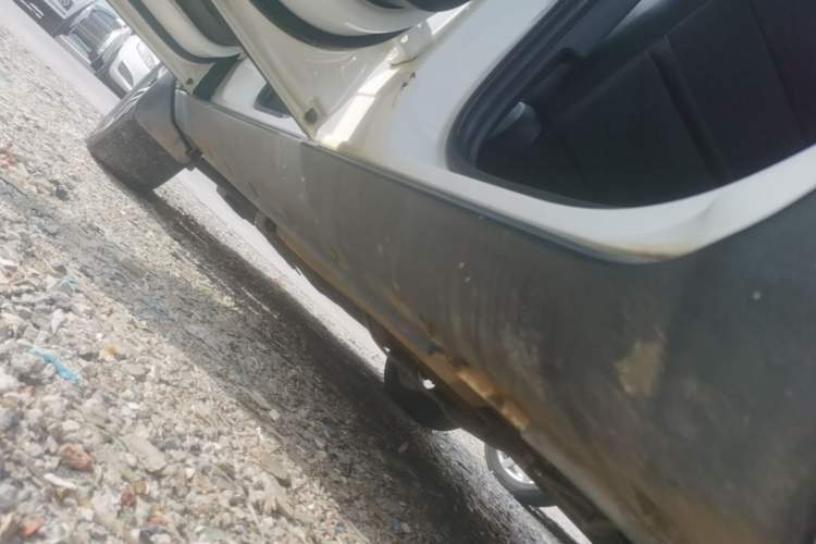 Used JMC Yusheng S330 2016 1.5L GTDi Automatic Two-Wheel Drive Flagship Edition Left Side Sill