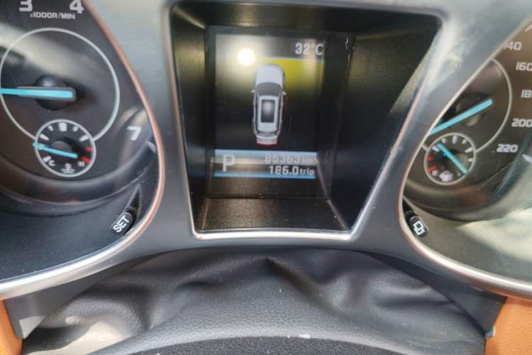 Used JMC Yusheng S330 2016 1.5L GTDi Automatic Two-Wheel Drive Prestige Edition Odometer Close Up