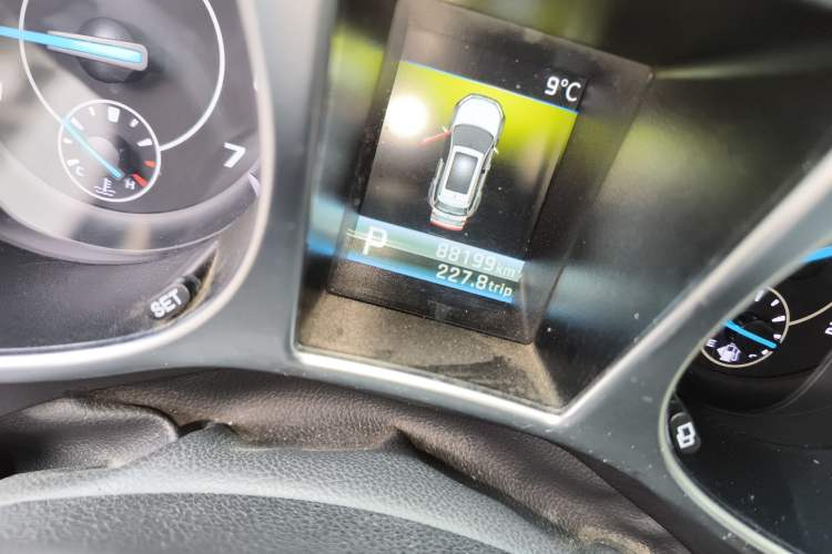 Used JMC Yusheng S330 2016 1.5L GTDi Automatic Two-Wheel Drive Flagship Edition Odometer Close Up